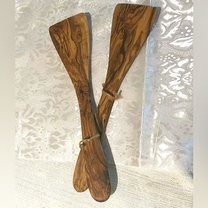 Set of 2 olive wood kitchen utensils